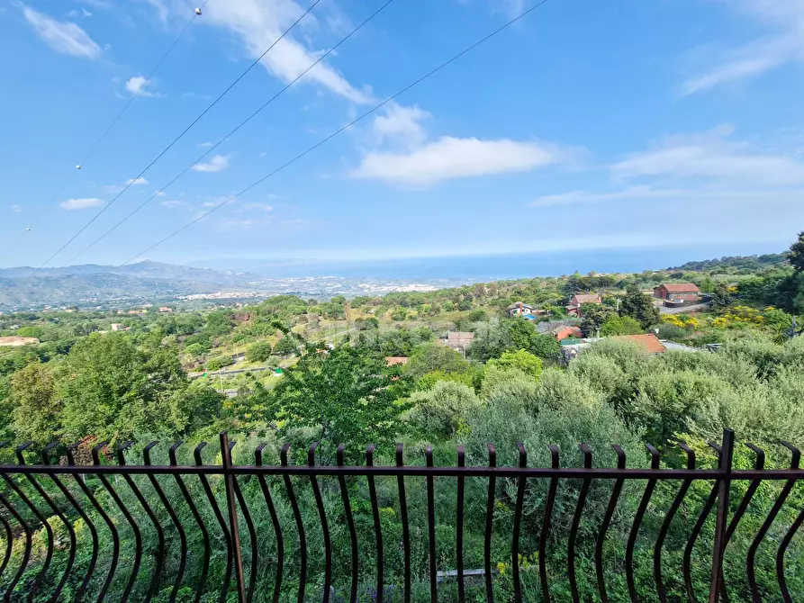Immagine 1 di Villa in vendita  in Presa a Piedimonte Etneo