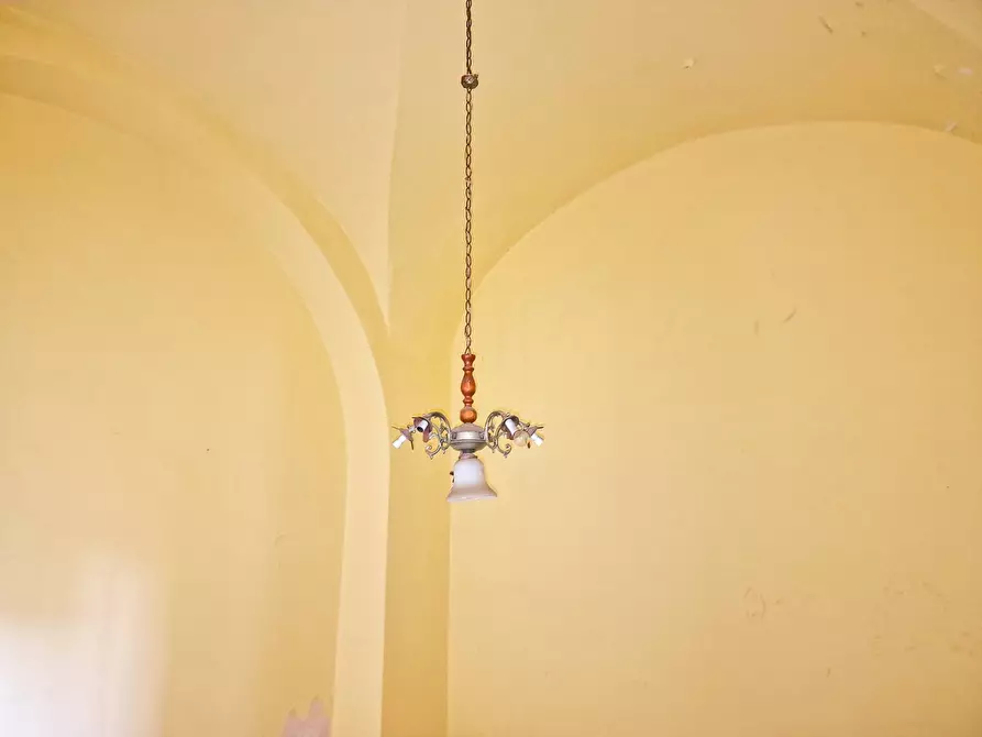Immagine 28 di Palazzo in vendita  in Via Scalilla a Mascalucia