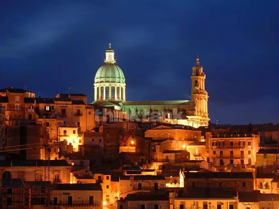 Immagine 3 di Palazzo in vendita  in Piazza Carmine a Ragusa