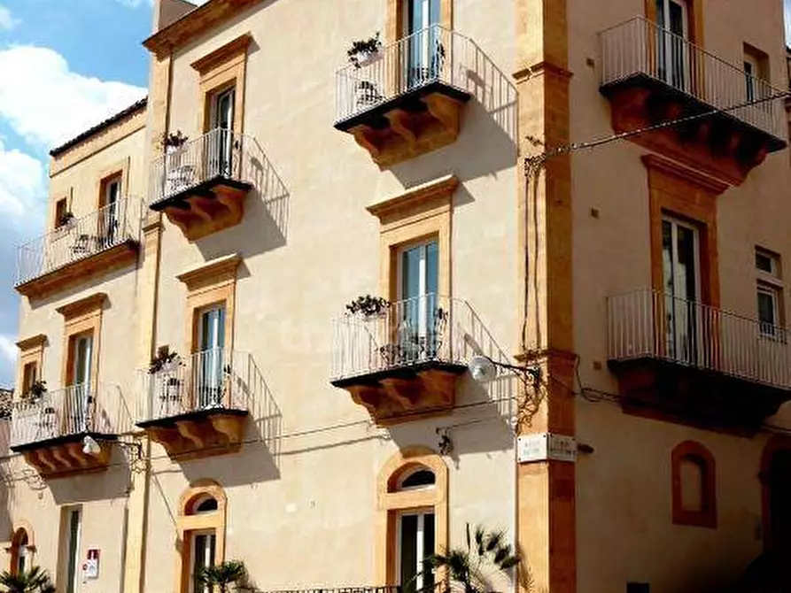 Immagine 4 di Palazzo in vendita  in Piazza Carmine a Ragusa