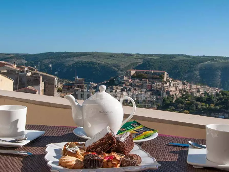 Immagine 9 di Palazzo in vendita  in Piazza Carmine a Ragusa