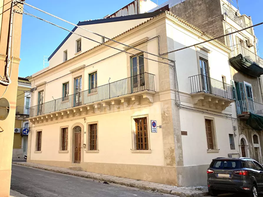 Immagine 1 di Villa in vendita  in Via Trieste a Ragusa