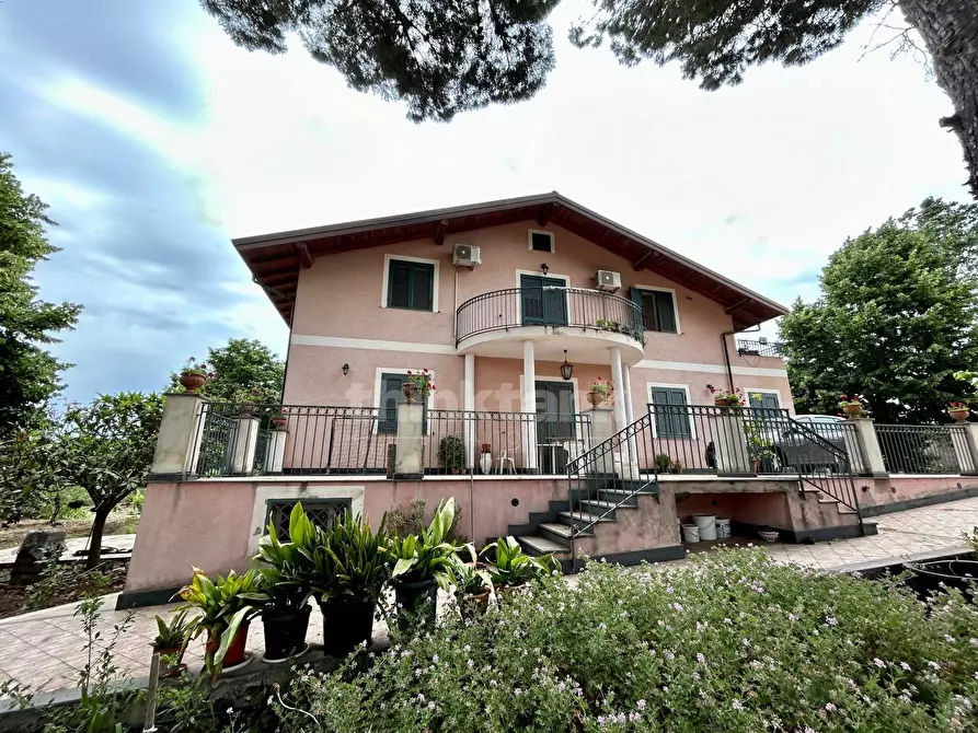 Immagine 1 di Villa in vendita  in via vecchiuzzi a Aci Bonaccorsi