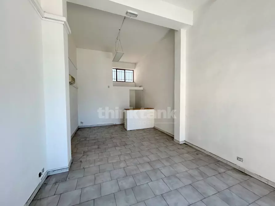 Immagine 2 di Locale commerciale in vendita  in via antonio pacinotti a Acireale