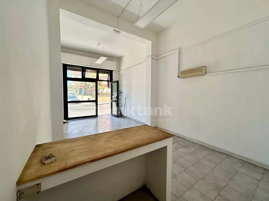 Immagine 3 di Locale commerciale in vendita  in via antonio pacinotti a Acireale