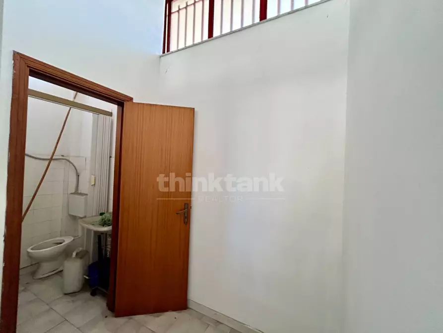 Immagine 4 di Locale commerciale in vendita  in via antonio pacinotti a Acireale