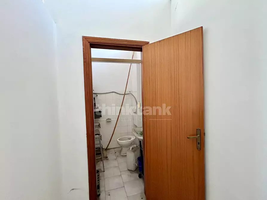 Immagine 5 di Locale commerciale in vendita  in via antonio pacinotti a Acireale