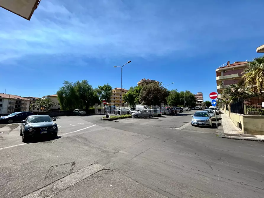 Immagine 7 di Locale commerciale in vendita  in via antonio pacinotti a Acireale