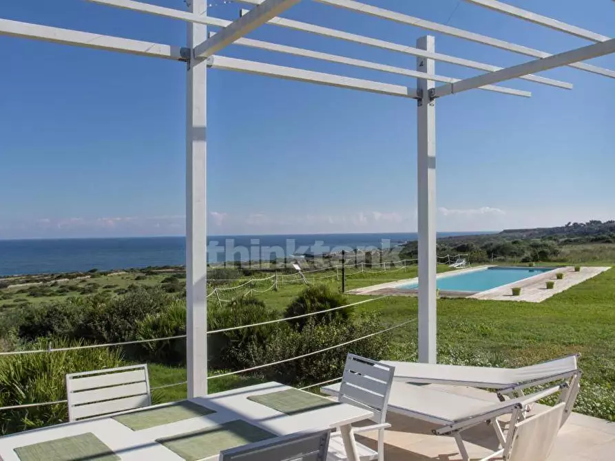 Immagine 1 di Villa in vendita  in Isola del Plemmirio a Siracusa