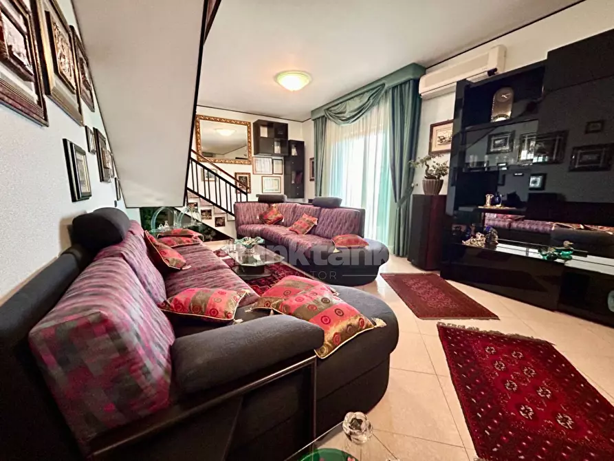 Immagine 4 di Casa semindipendente in vendita  in via tropea a Aci Sant'antonio