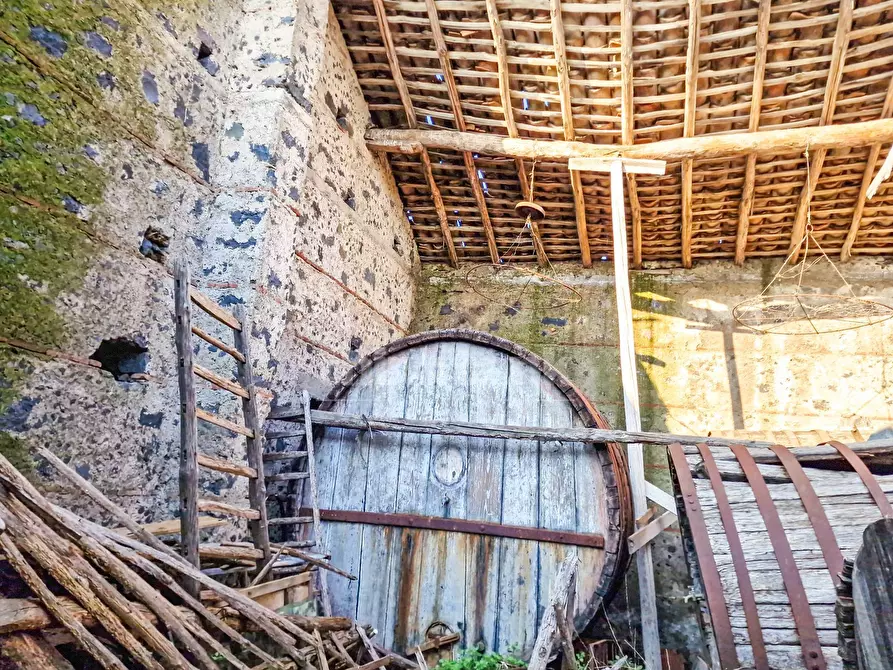 Immagine 10 di Rustico / casale in vendita  in Via Torrente Lavinaio a Viagrande
