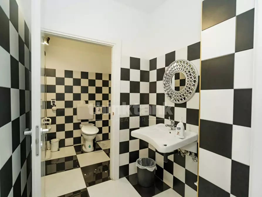 Immagine 4 di Locale commerciale in vendita  in Via Archimede a Ragusa