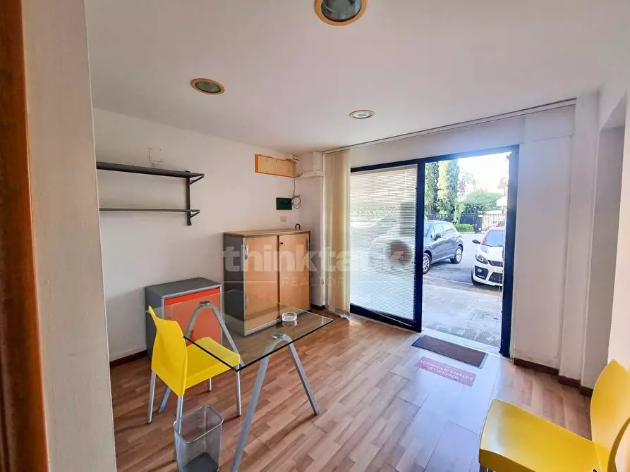 Immagine 8 di Locale commerciale in vendita  in via unione sovietica a Siracusa