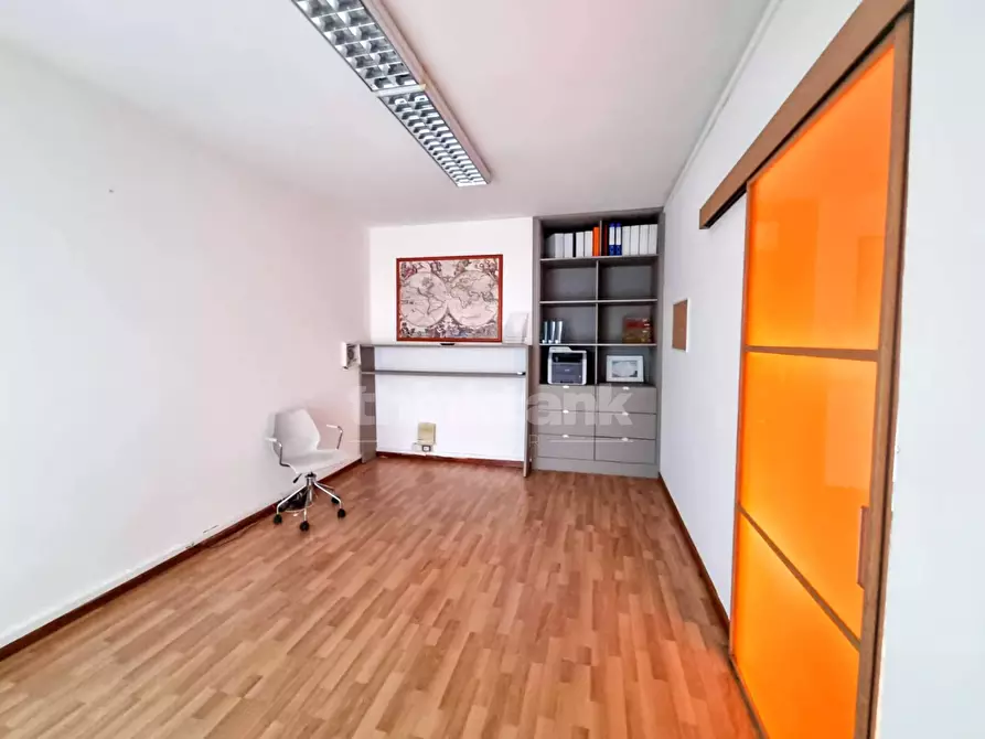 Immagine 9 di Locale commerciale in vendita  in via unione sovietica a Siracusa