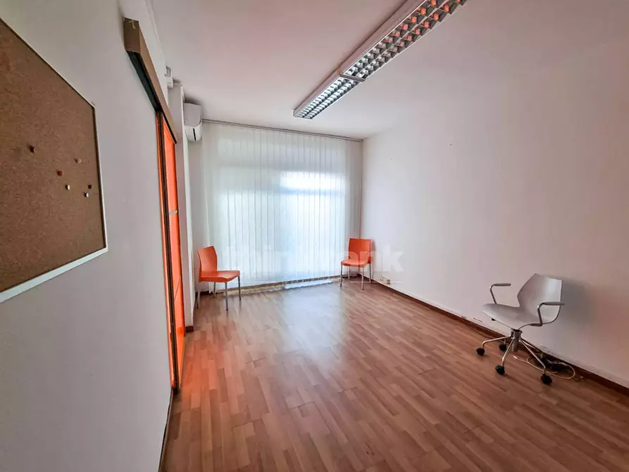 Immagine 11 di Locale commerciale in vendita  in via unione sovietica a Siracusa