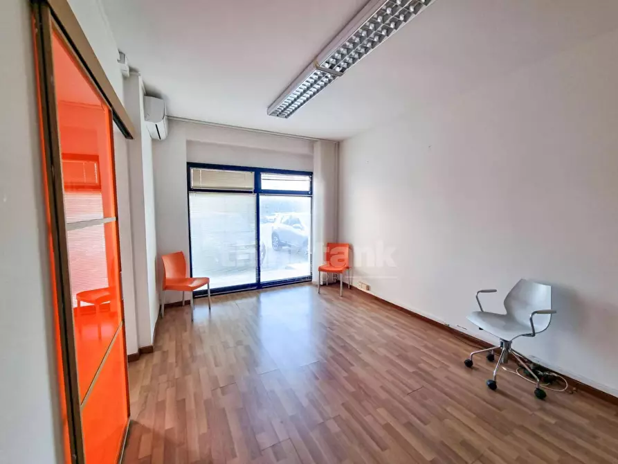 Immagine 14 di Locale commerciale in vendita  in via unione sovietica a Siracusa