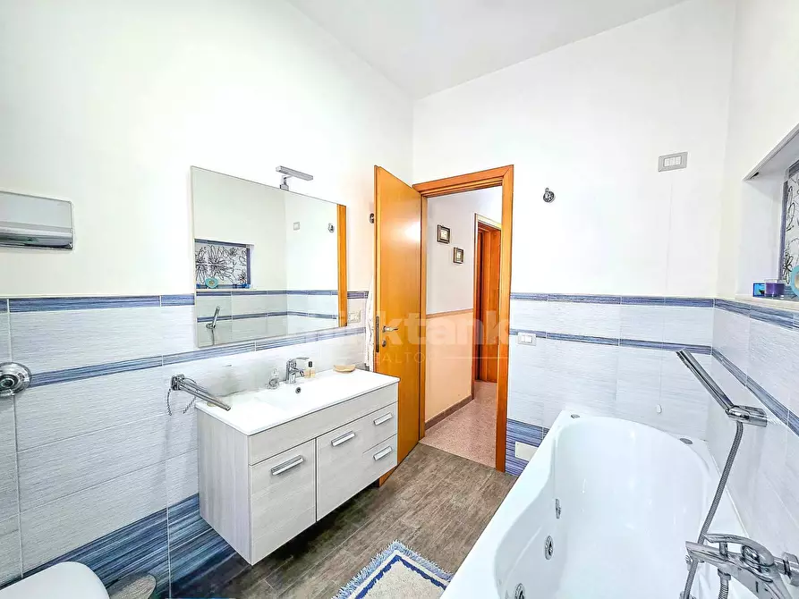 Immagine 19 di Appartamento in vendita  in via monginevro a Scicli