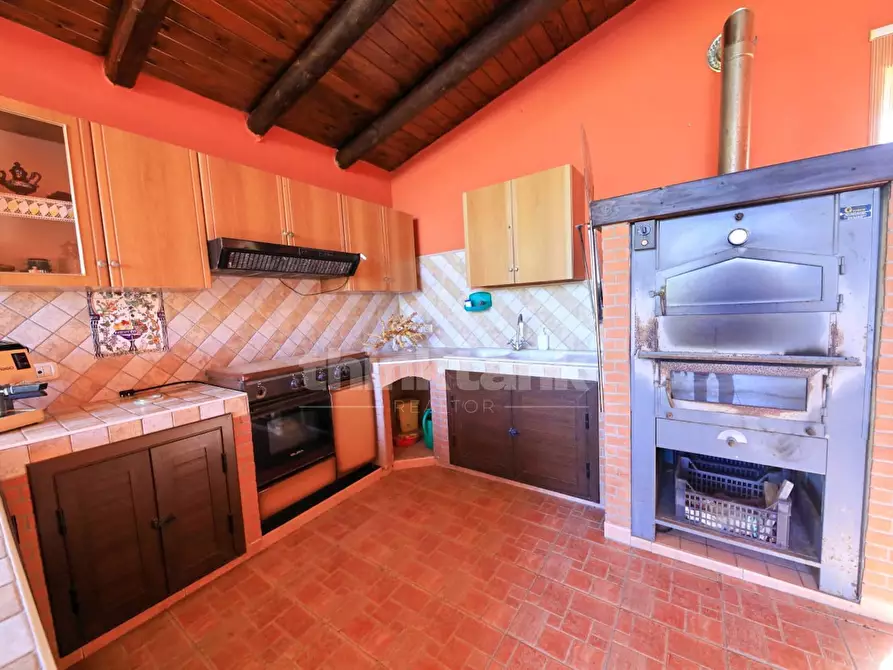 Immagine 11 di Villa in vendita  in via caponegro a Avola