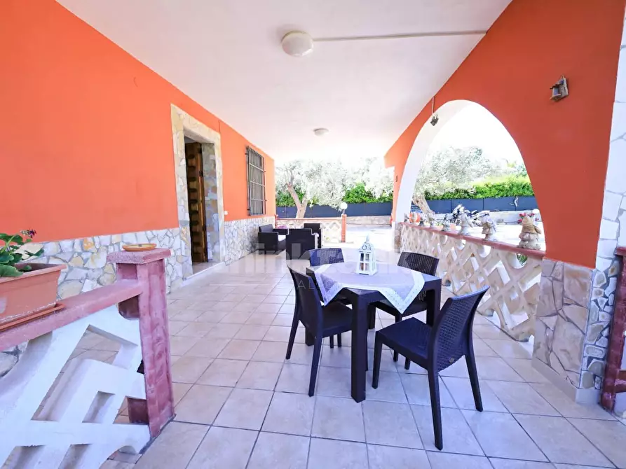 Immagine 3 di Villa in vendita  in via caponegro a Avola