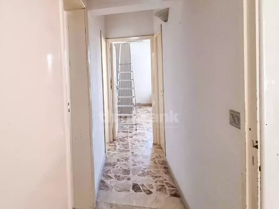 Immagine 11 di Appartamento in vendita  in via ugo foscolo a Avola