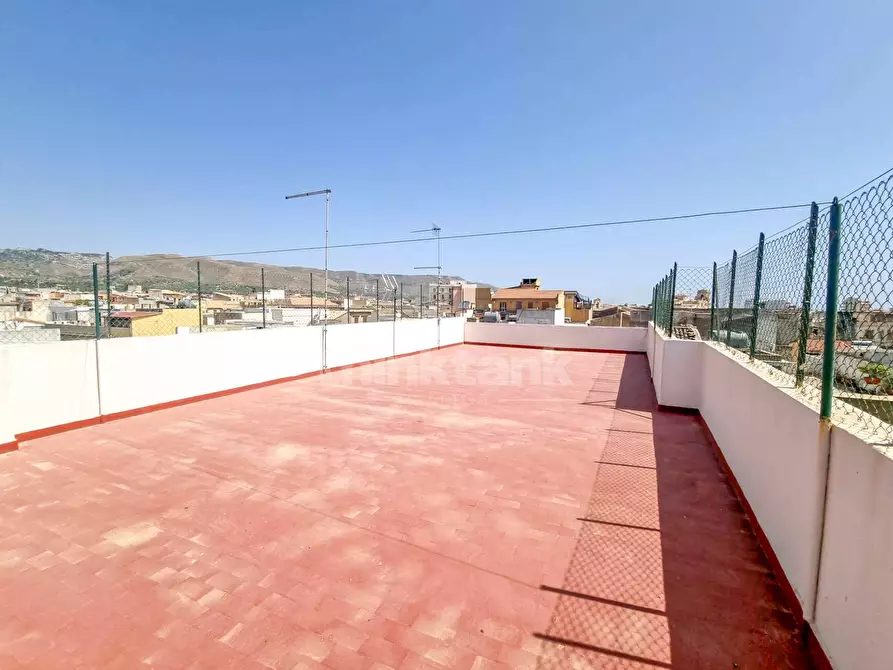 Immagine 3 di Appartamento in vendita  in via ugo foscolo a Avola