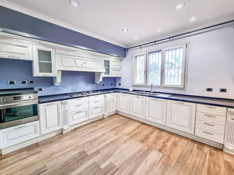 Immagine 11 di Villa in vendita  in via capostilo a Siracusa