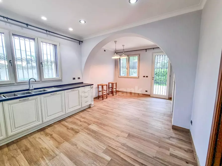 Immagine 12 di Villa in vendita  in via capostilo a Siracusa