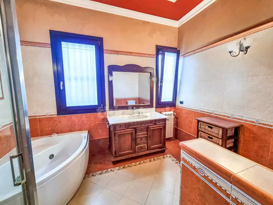 Immagine 25 di Villa in vendita  in via capostilo a Siracusa