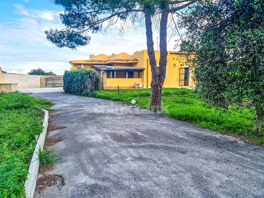Immagine 4 di Villa in vendita  in via capostilo a Siracusa