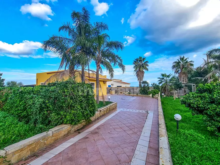 Immagine 3 di Villa in vendita  in via capostilo a Siracusa