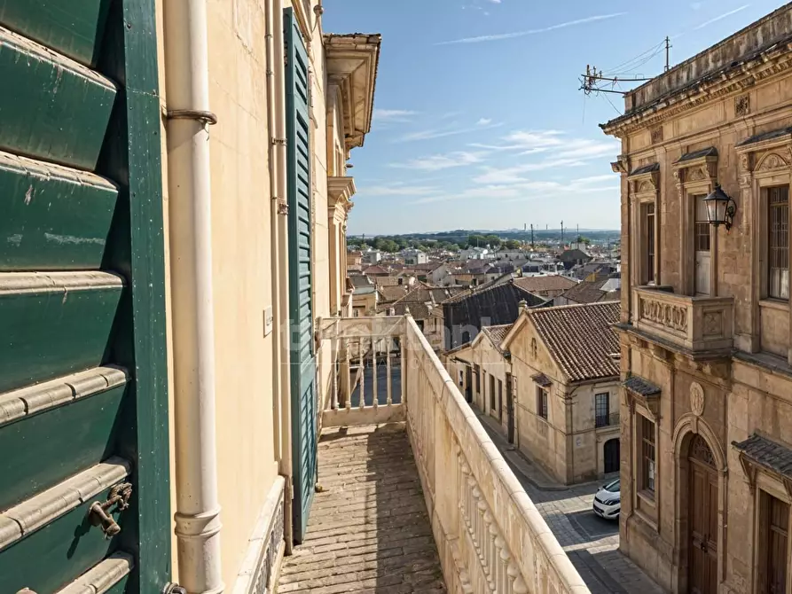 Immagine 30 di Villa in vendita  in via roma a Noto