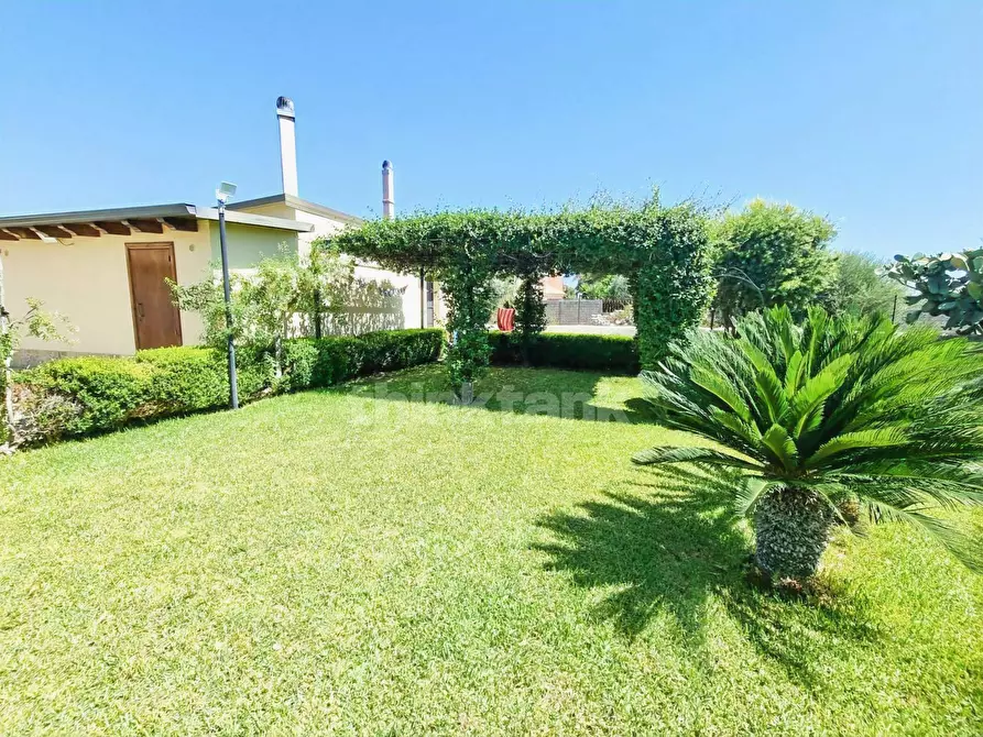 Immagine 1 di Villa in vendita  in viale dei lidi a Siracusa