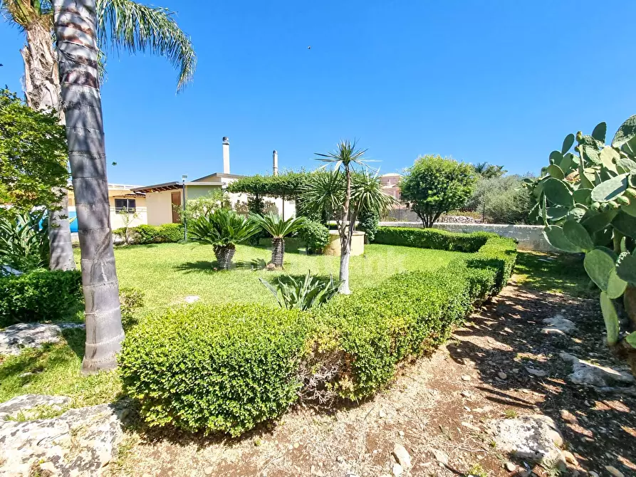 Immagine 4 di Villa in vendita  in viale dei lidi a Siracusa