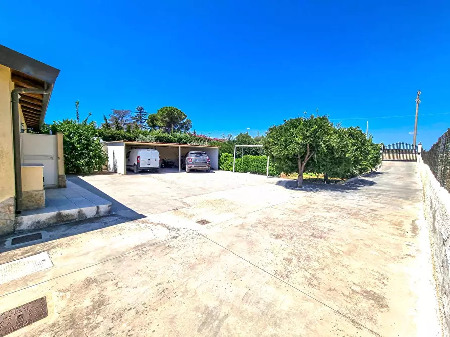 Immagine 25 di Villa in vendita  in viale dei lidi a Siracusa