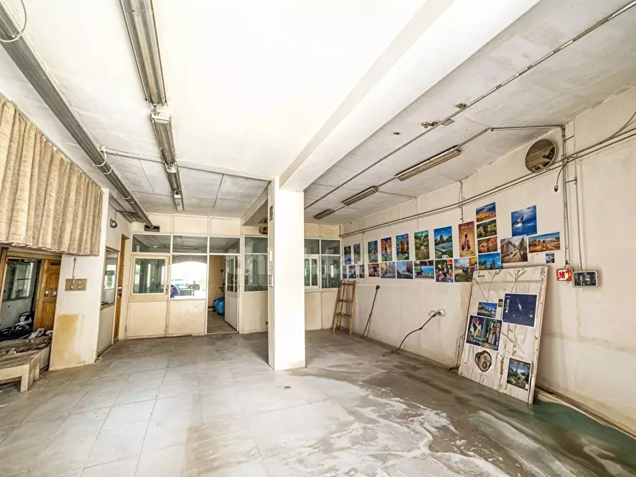 Immagine 8 di Locale commerciale in vendita  in corso Vittorio emanuele a Avola