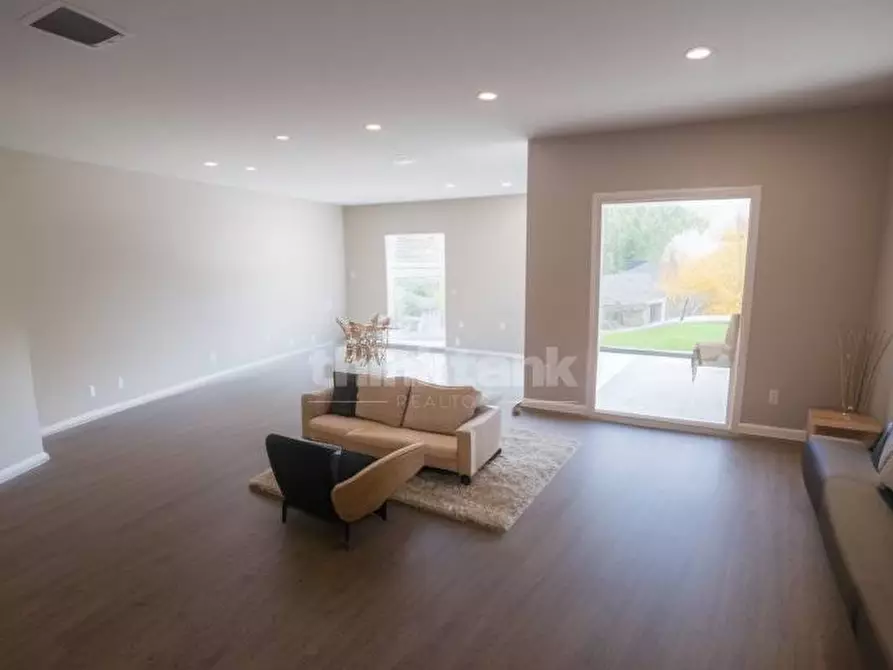 Immagine 21 di Villa in vendita  in via padre pio a Pedara