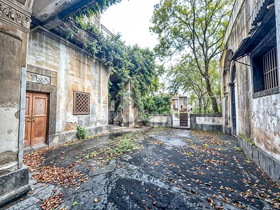 Immagine 6 di Palazzo in vendita  in via etnea a Mascalucia