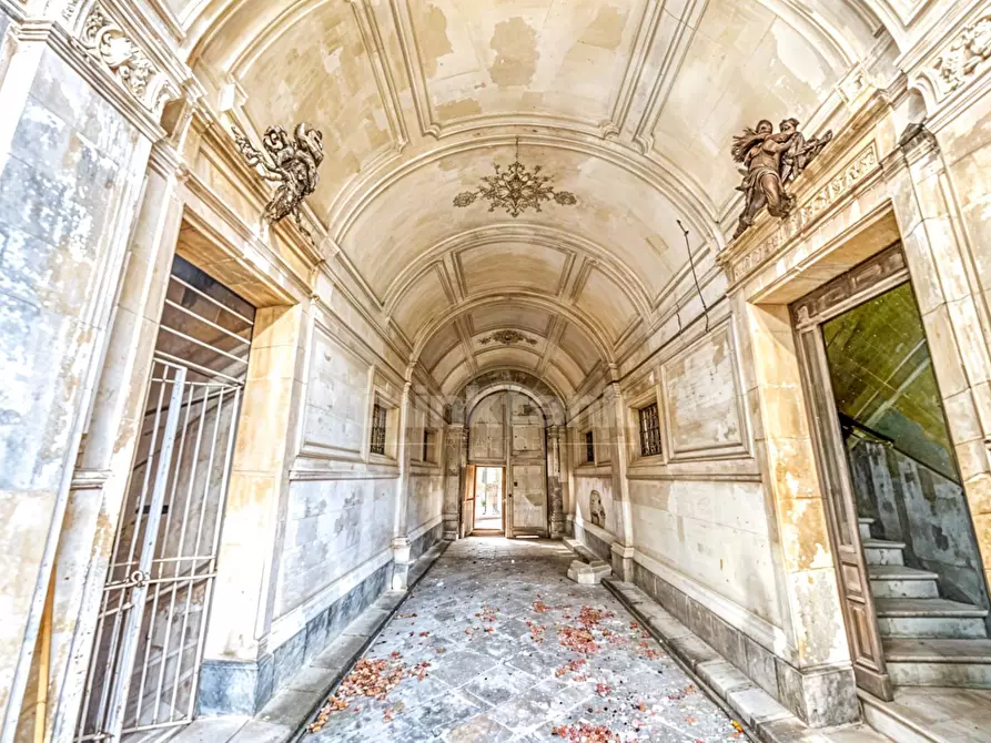 Immagine 2 di Palazzo in vendita  in via etnea a Mascalucia