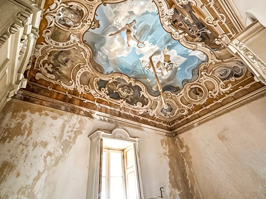 Immagine 16 di Palazzo in vendita  in via etnea a Mascalucia