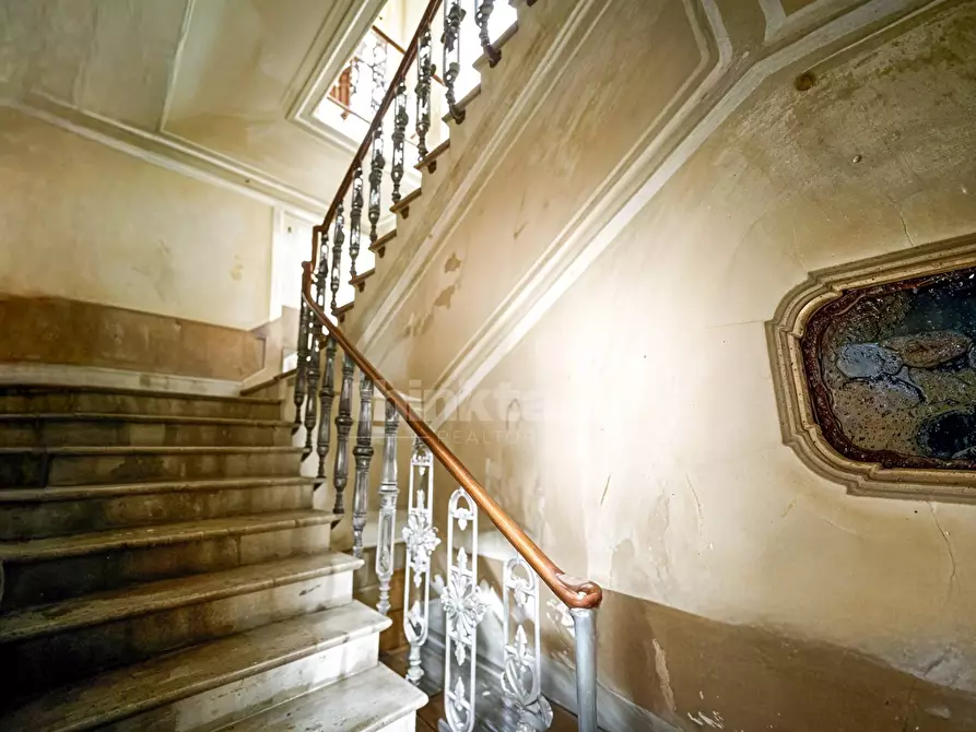 Immagine 7 di Palazzo in vendita  in via etnea a Mascalucia