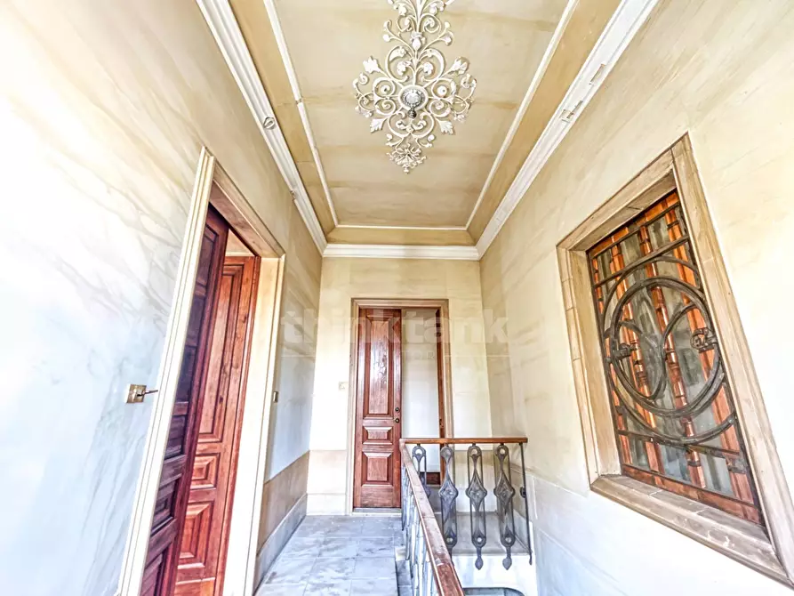 Immagine 8 di Palazzo in vendita  in via etnea a Mascalucia