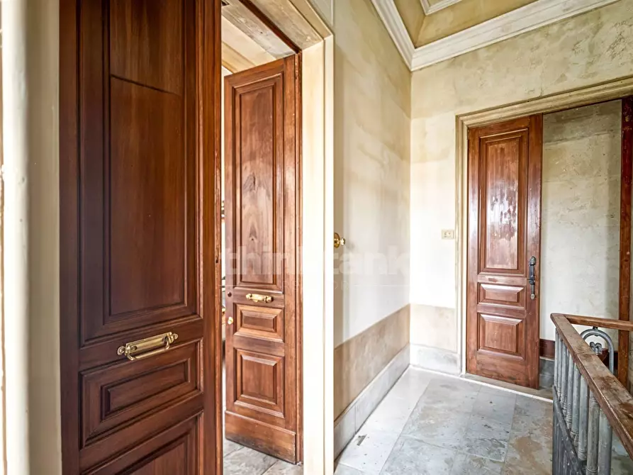 Immagine 20 di Palazzo in vendita  in via etnea a Mascalucia