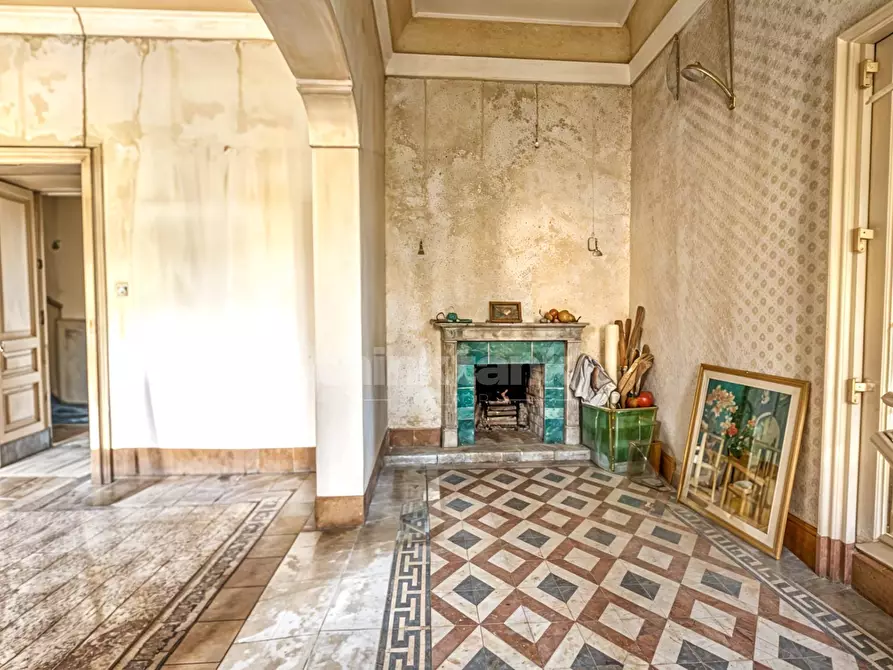 Immagine 14 di Palazzo in vendita  in via etnea a Mascalucia