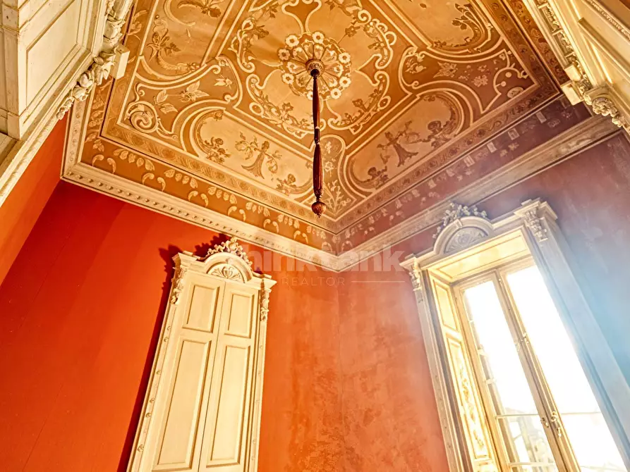 Immagine 19 di Palazzo in vendita  in via etnea a Mascalucia