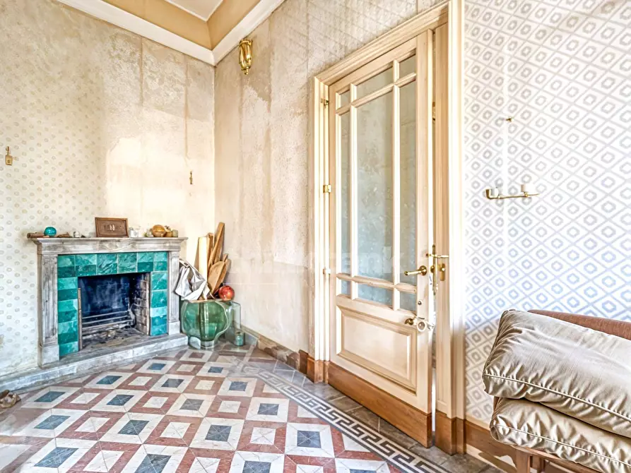 Immagine 13 di Palazzo in vendita  in via etnea a Mascalucia