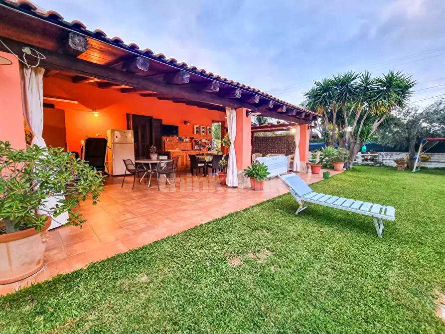 Immagine 2 di Villa in vendita  in via delle muse a Siracusa