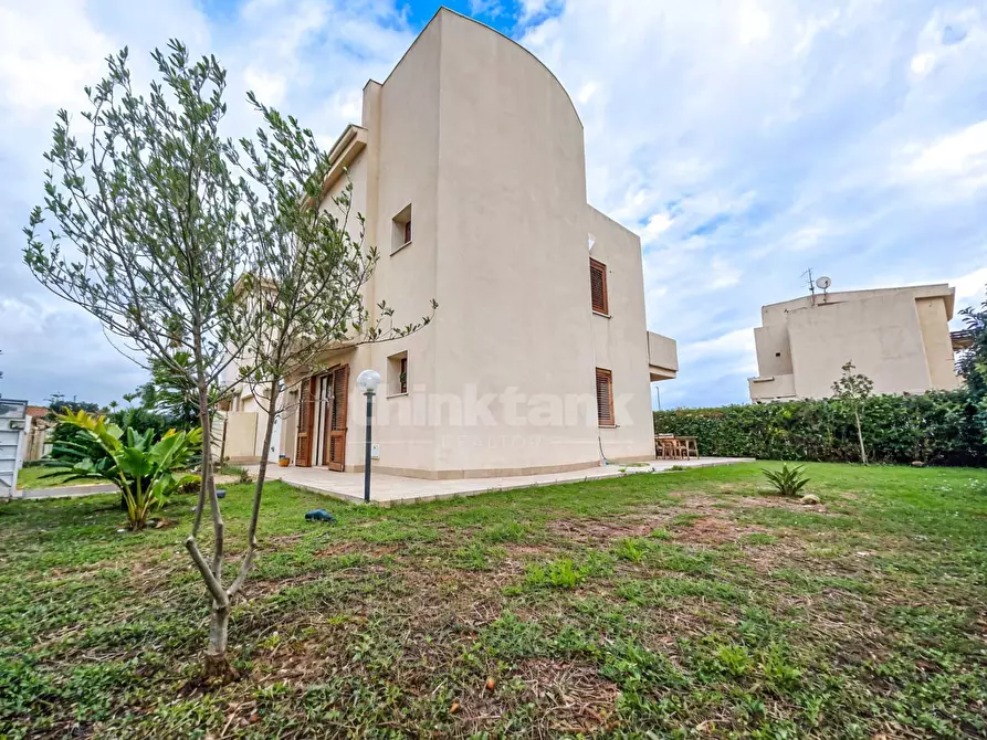 Immagine 1 di Villa in vendita  in Via del pellicano a Siracusa