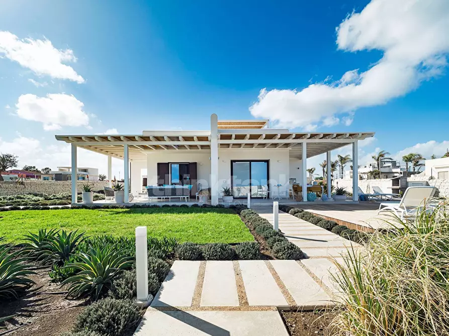 Immagine 4 di Villa in vendita  in contrada reitani a Noto