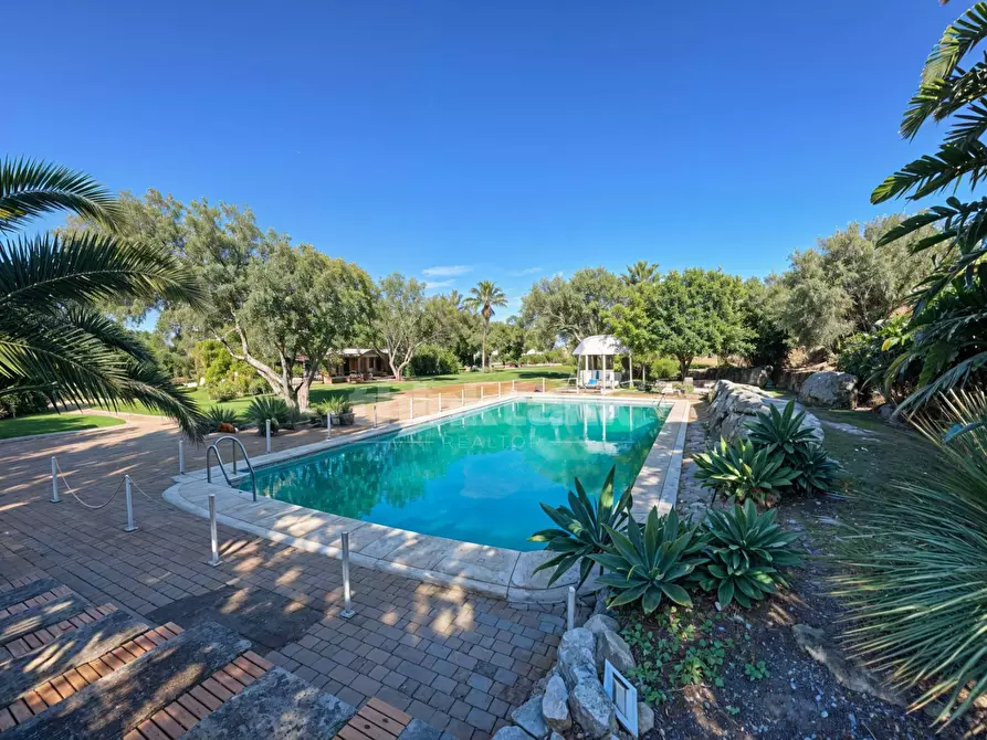 Immagine 5 di Villa in vendita  in via isola a Siracusa