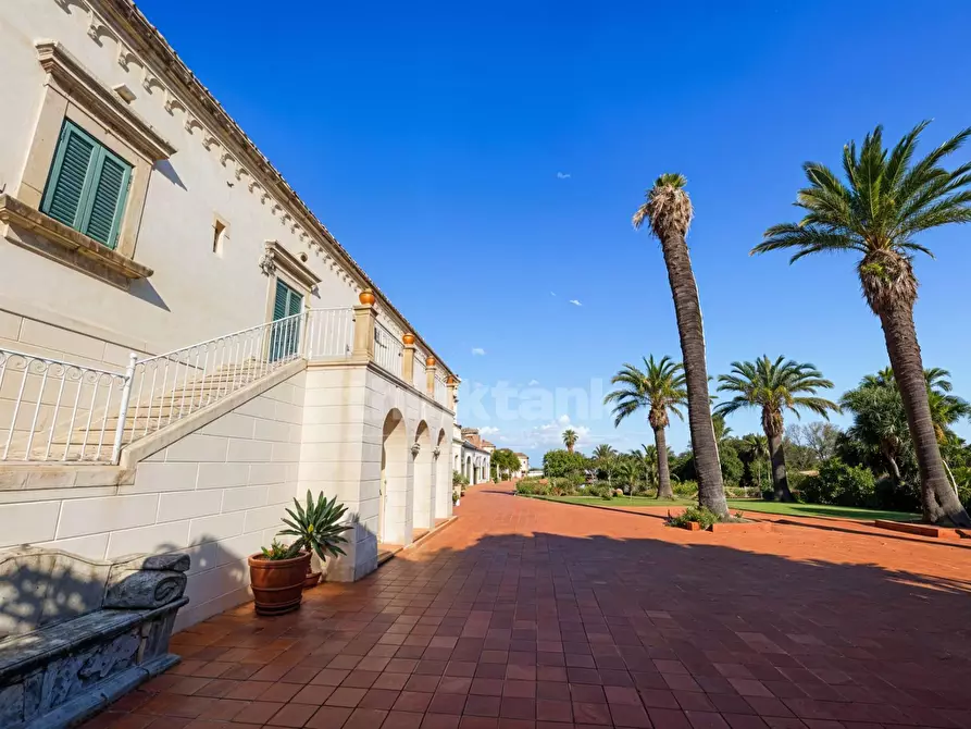 Immagine 4 di Villa in vendita  in via isola a Siracusa